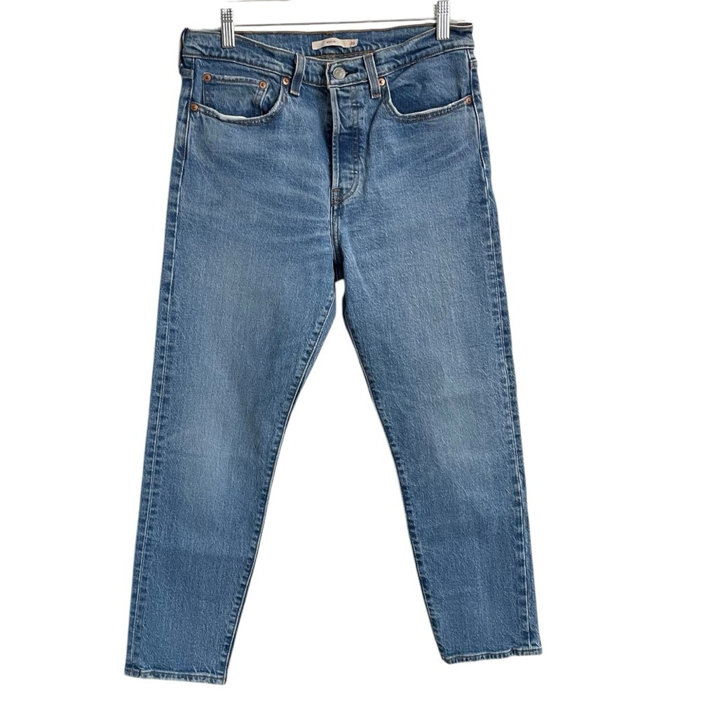 Levi’s Wedgie High Waist‎ Crop Leg Medium Wash Jeans Size 30